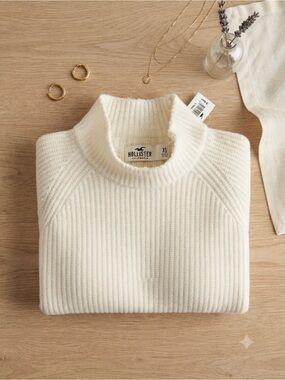 Hollister Women's Cream Ribbed Cowl Mock Neck Sweater